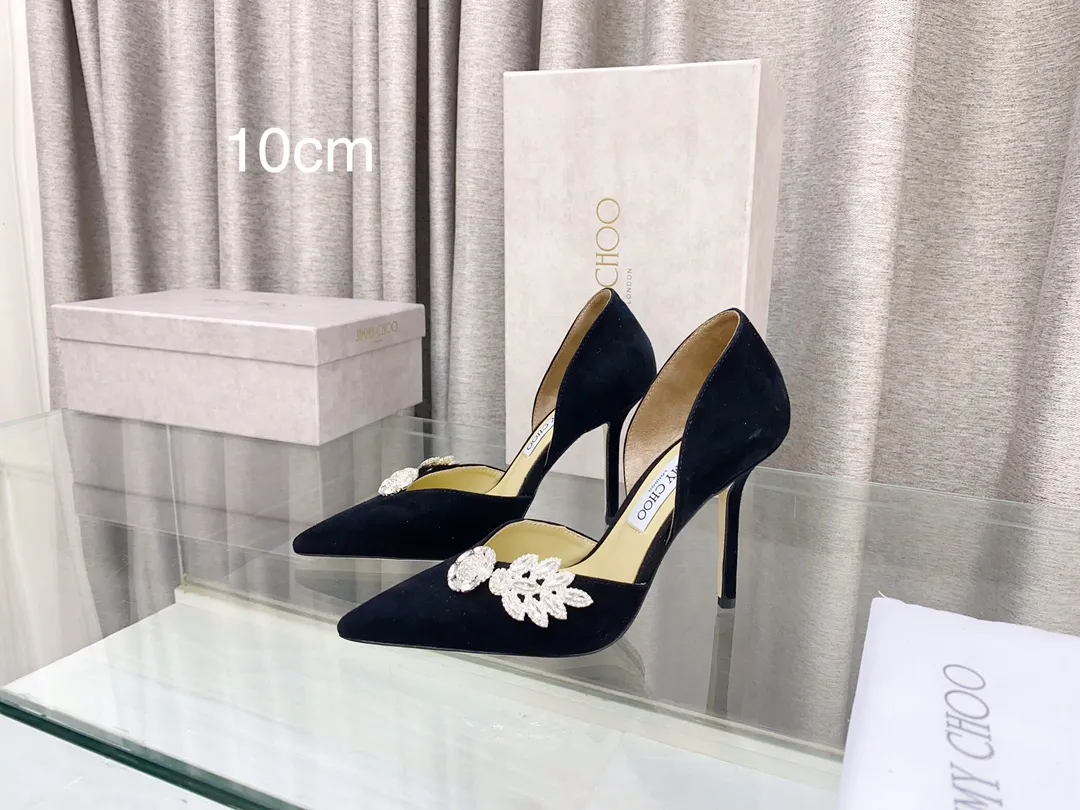 👟👟Ex-factory price 600👟👟 JIMMY CHOO Jimmy Choo counter new leaf diamond hollow shoes 👠 (high quality) 🌈Material: imported cashmere, lining sheepskin ✔️Original customization of rhinestones ➰Italian leather outsole ✨Heel height: 8.5cm/10cm ✨Number of codes: 35~39 (34, 40, 41, 42 are custom-made and cannot be returned or exchanged)